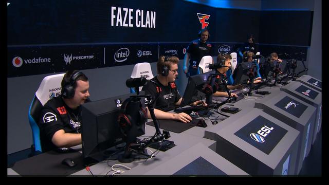 英雄麦克疯：Leyan调侃自己闪现撞墙 Rookie时刻鼓励队友