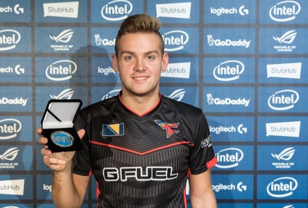 lmbt 与 STYKO 和 oskar 组建了一个新团队。